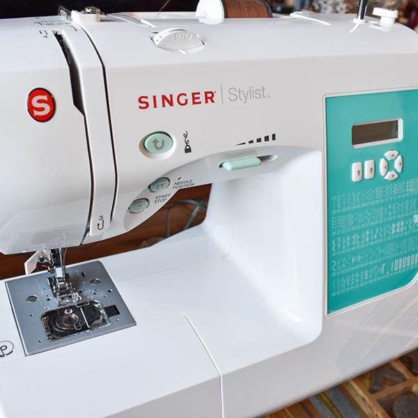 singer-7258-stylist-computerized-sewing-machine-review-3